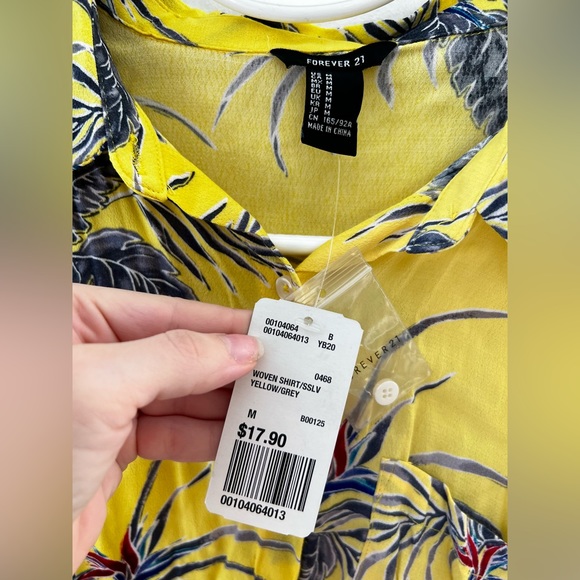 Cropped Hawaiian Button Down Shirt Yellow Women’s Plant Print NWT Medium - Picture 7 of 11